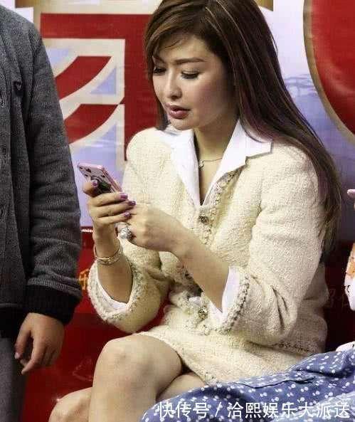 易建联|她是易建联的老板娘,背部纹身性感,年过40仍是韵味十足