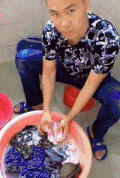 |搞笑GIF:妈呀,这魔鬼的步伐,摔得可不轻