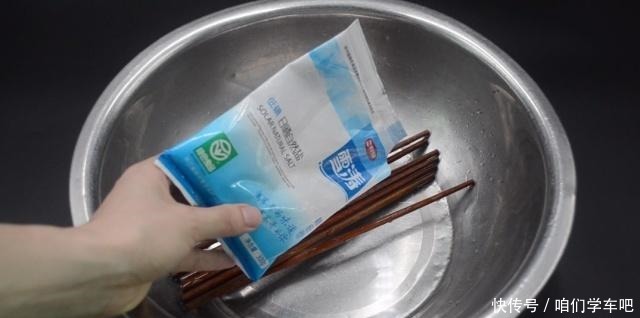 用清水洗筷子，比不洗还脏，教你一个清洗筷子妙招，干净又除菌！