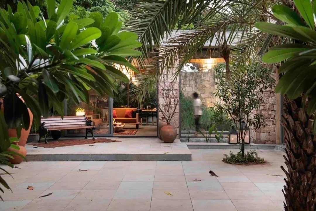 住宅|天然材料打造“舒适洞穴”,这些住宅太可了!