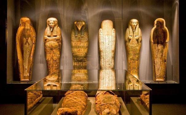 古埃及法老墓出土“神物”,黄金面具是其一,另一件不是地球之物