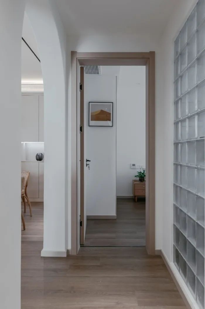 146㎡现代简约设计风格，打造南北朝向的明亮空间|黄石装修 | 过道