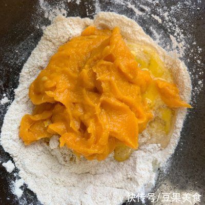 简单快手|#一周减脂不重样#减脂餐??咸蛋黄南瓜饼 | kiki