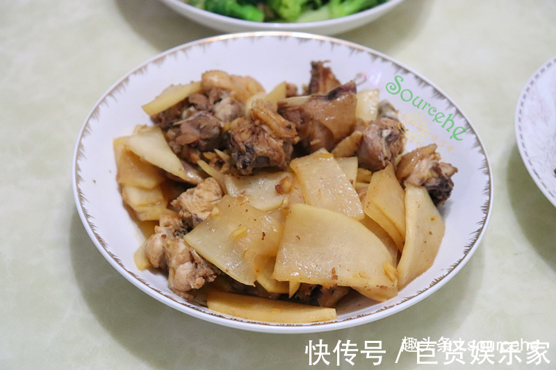 一家五口的晚餐,四菜一汤一道凉拌菜不足100元,婆婆直夸我贤惠