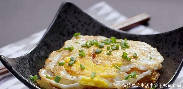 在家煎荷包蛋时,用凉油还是热油很多人多用错了油,难怪会粘锅!