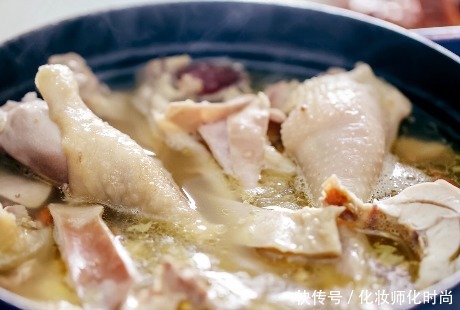猪肚鸡汤|猪肚煮汤为什么又老又硬大厨放盐时间是关键,猪肚嫩又滑