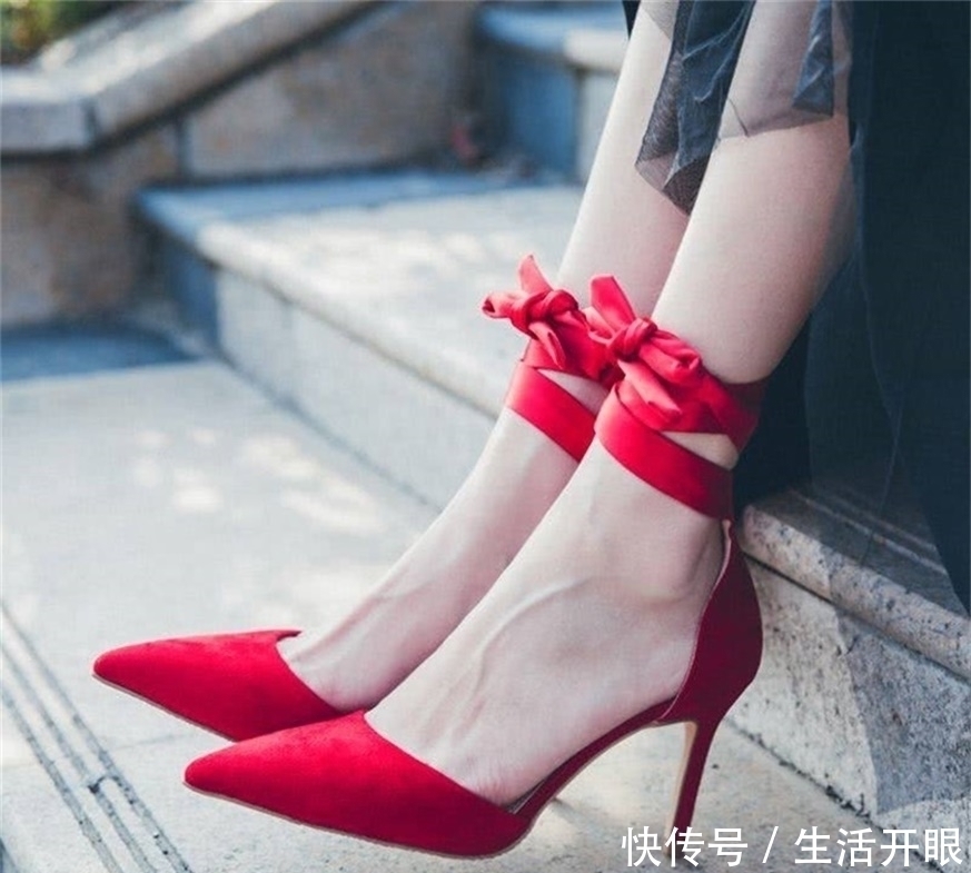 高级 这款简约大气的高跟鞋,自然彰显出高级感