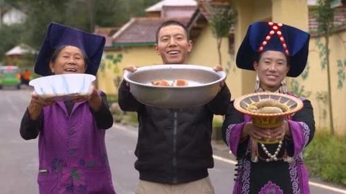 彝族|坨坨肉,松茸鸡汤,苦荞面包,也是彝族人宴请客人必备的美食之一