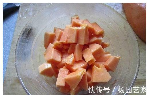 甜木瓜|秋天常吃它,脸蛋嫩滑红润有光泽,省了面膜钱,显年轻!