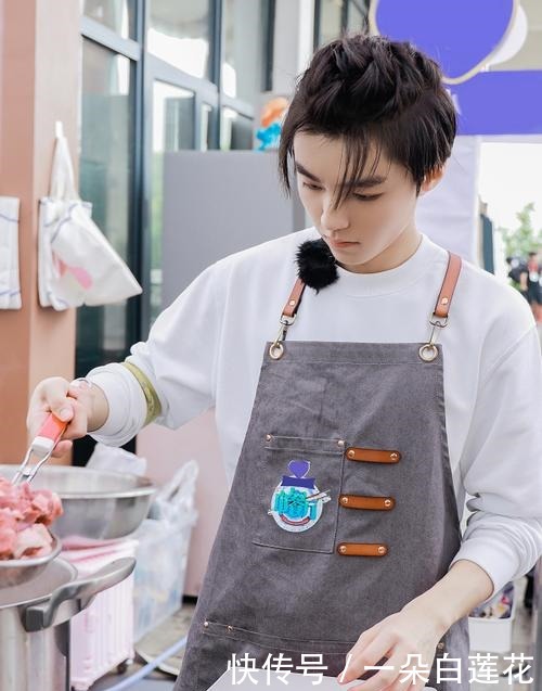 素人女嘉宾|杨超越唱歌跑调,素人嘉宾当场纠正多次失败,王俊凯吐槽太不给面