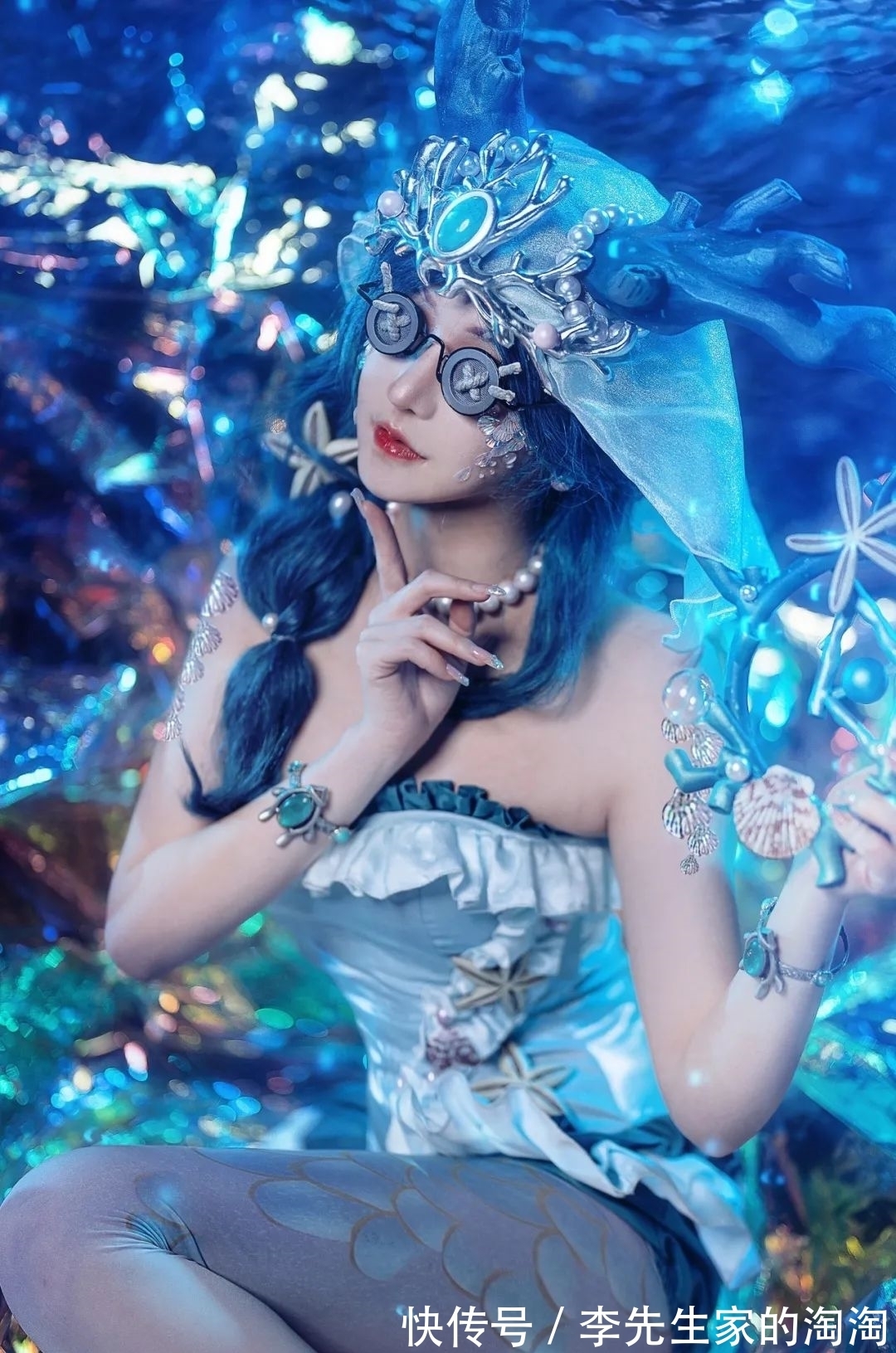 cos:第五人格祭司朝圣者渔女金皮的虚影cos正片@露儿