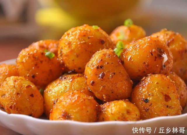 吃了半辈子土豆,这个做法百吃不腻,不炒不炸也不煮,上桌就扫光