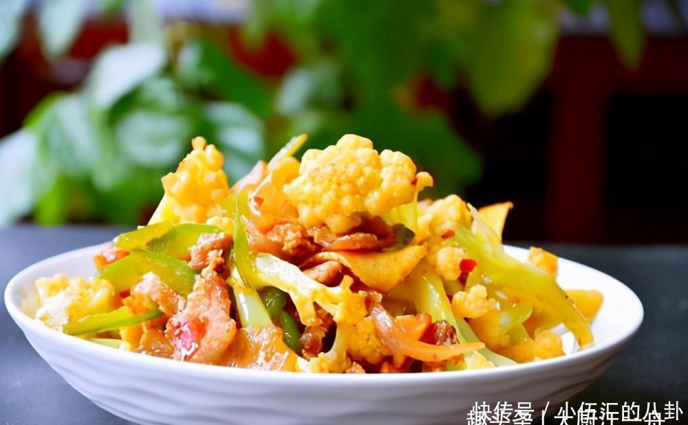 菜花别再炒着吃,聪明人这样做,拿酱油一拌,清口解腻又好吃