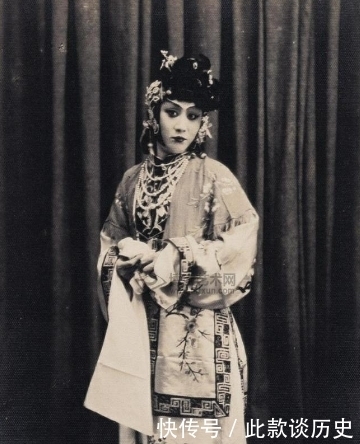 他17岁与恋人私定终身,半年后迎来八抬大轿,掀开盖头新娘不是她