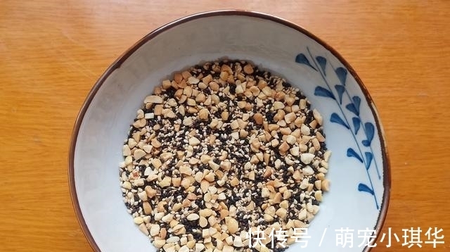 这款小零食最近火了,香香脆脆,甜而不腻,做法竟如此简单