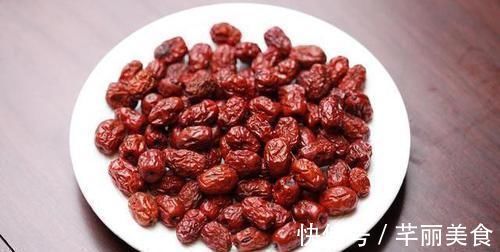 养生保健|山楂和它“天生一对”,坚持泡水喝,净化血液,给身体“大扫除”