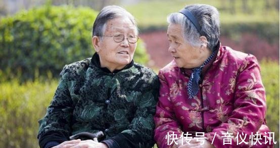 排便|人到中年想长寿,晨起要养成5个习惯,占了一个也健康长寿