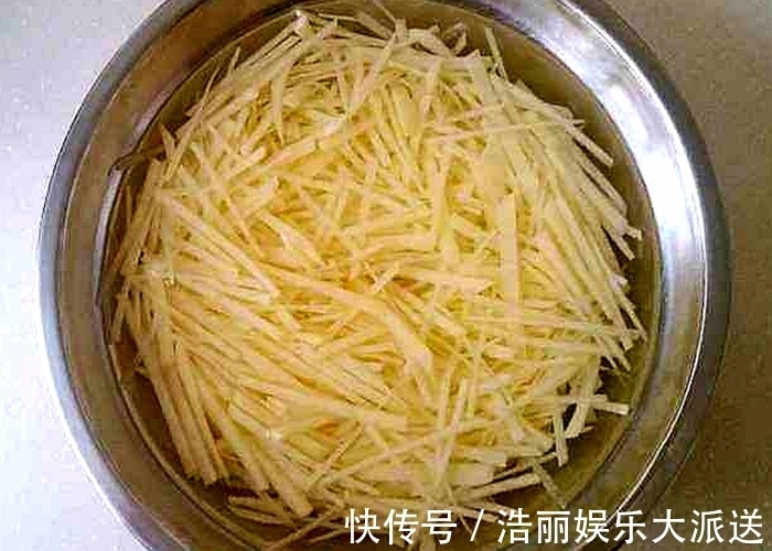 知识|不管家里多有钱，泡完土豆丝的水别倒掉，真的“值钱”，涨知识了