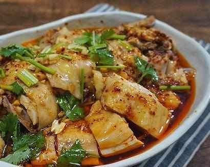 想吃口水鸡别买了，其实做法很简单，看一遍就会，上桌一盘不够吃