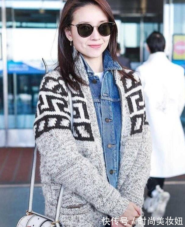 衬衫 阿Sa眼光果然很好,拼色毛衣叠穿衬衫减龄洋气,少女气质不减