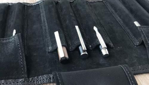 疏忽大意|幼儿园孩子互赠礼物,花1千元换回“小纸人”,妈妈:太不公平了