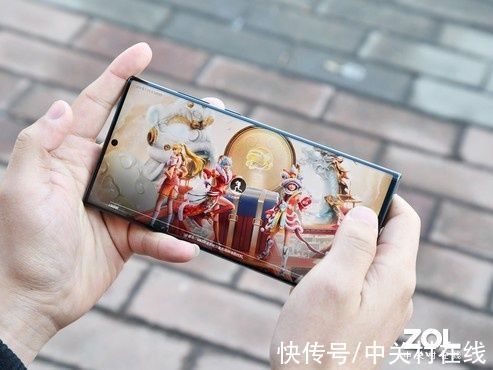 全新一代|6.8英寸巨屏四边等宽，三星Galaxy S22 Ultra上手图赏