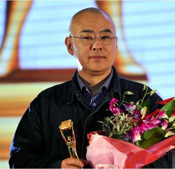 鄭淵潔厲害，把何炅打入深淵后，又讓王一博現出人氣高的原形