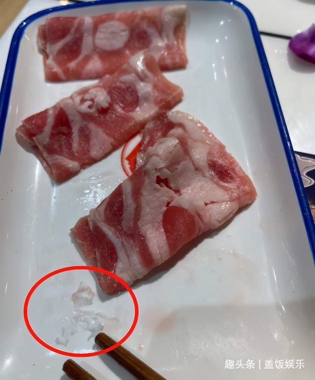 肥牛|陈赫火锅店又双叒出事！顾客吃出塑料拒赔钱，肥牛被指是碎肉合成