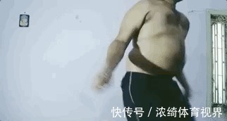 膝盖|跳绳20分钟=跑步1小时？真人实测，跑步燃脂慢还伤膝盖太鸡肋？