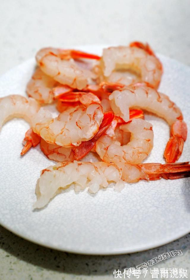 没想到山药和虾仁还能这么做,外酥里嫩不油腻,老人孩子特爱吃