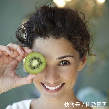 冬季是女人护肤的“黄金期”,抓住机会,让皮肤越来越好