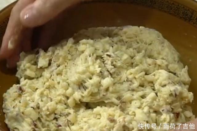 苹果别直接吃了,加上鸡蛋做成早餐饼,营养好消化,女儿最爱吃