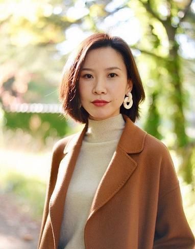 日系 40岁的女人别再乱穿衣，学ins时尚宝妈的日系穿搭，舒适不张扬