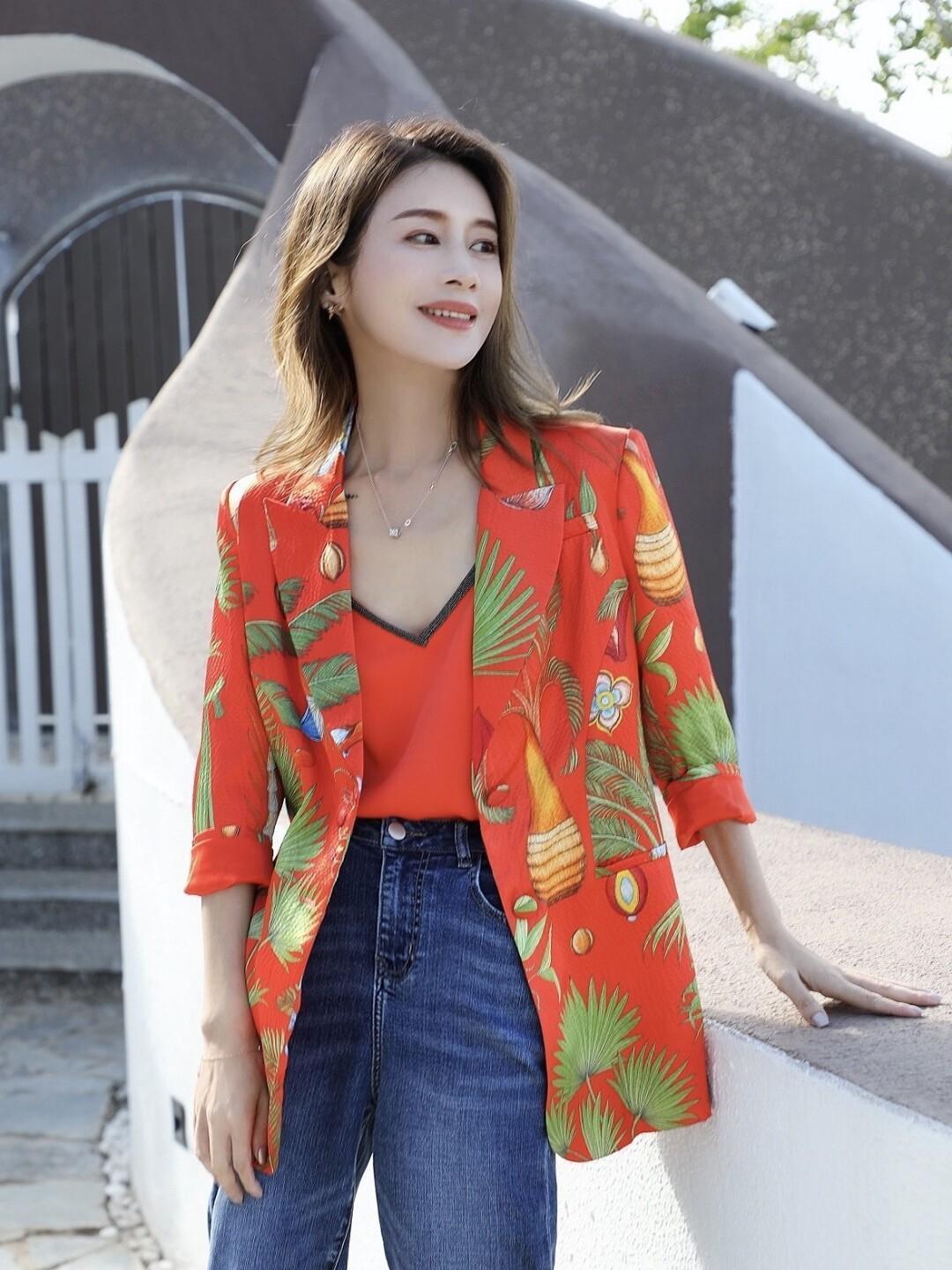 亮色 立春之后穿什么时尚又高级?入手亮色系西装,轻松出彩不夸张