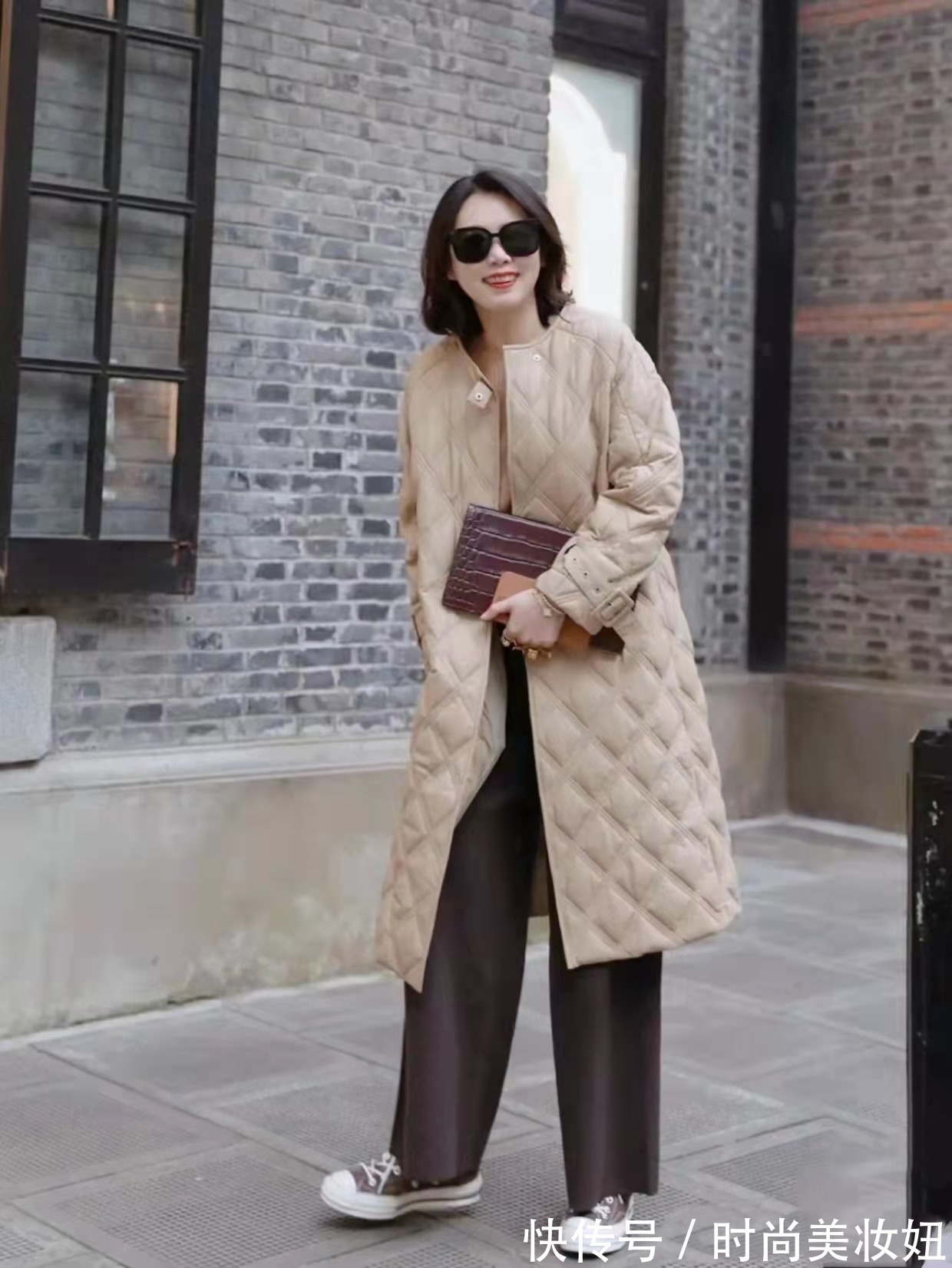 色系 这才是“梨形身材”该有的穿搭,她体重120斤,靠穿搭显瘦又气质