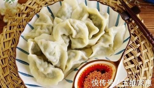 关键|做韭菜馅饺子，调馅是关键，牢记2大技巧，韭菜翠绿不出水，真香