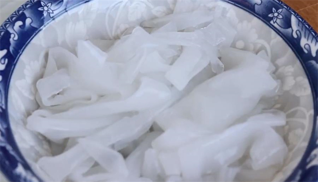 小米椒|不用和面揉面洗面,教你在家轻松做粉皮,筋道柔软又好吃