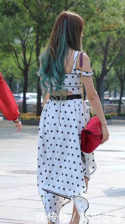 小姐姐绿发搭配长裙,谁不想要个这样的女朋友