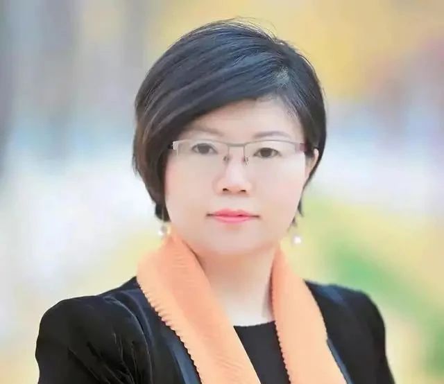 书法@女博士方淩波的书法不赖,楷书“褚风晋韵”,草书苍劲,隶书工稳