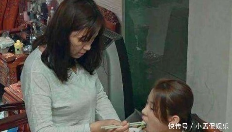 刘思琪16岁靠妈妈喂饭,花钱没概念出门6个保镖,今成设计师