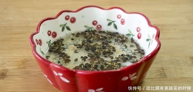 正月十五元宵节,家宴菜单已备好,5荤4素1汤上一桌,十全十美