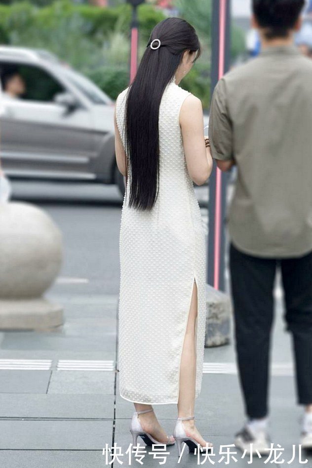 外在美|气质女生穿长裙提升外在美,时尚又凉爽的感觉,突出青春有活力!