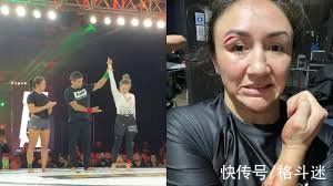 比赛|举牌女郎击败各路UFC选手，正式杀进MMA赛场