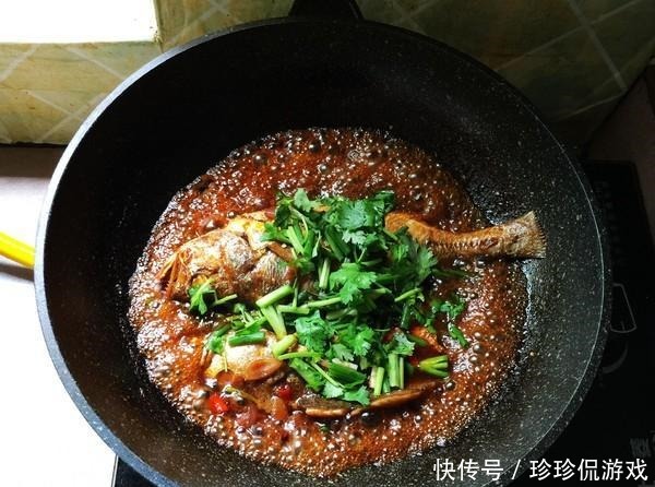 它是鱼腥的“死对头”,炖鱼时加一点,鱼肉更鲜嫩,一点都不腥!