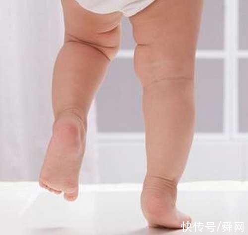 监控|回房后发现双胞胎在床上不见了,看了监控之后哭笑不得