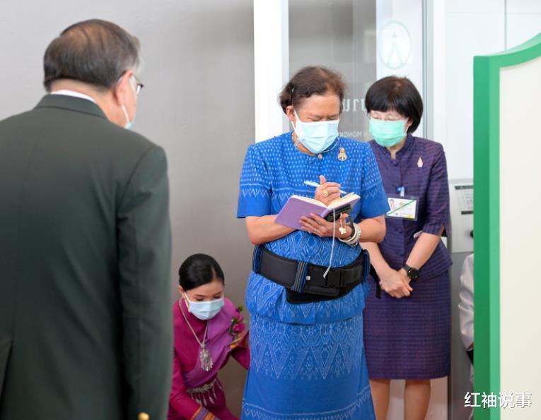 玛哈国王|64岁诗琳通强势控场,苏提达摄政梦想落空,网友姜还是老的辣