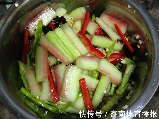 步骤|西瓜皮别再扔了,凉拌西瓜皮:一道不错的爽口小菜,还有清火效果