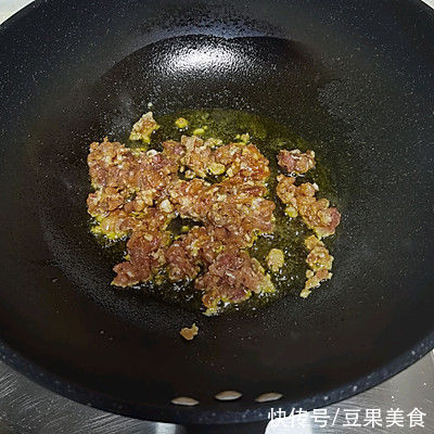 色香味俱全，米饭配外婆菜炒肉沫，下饭绝杀