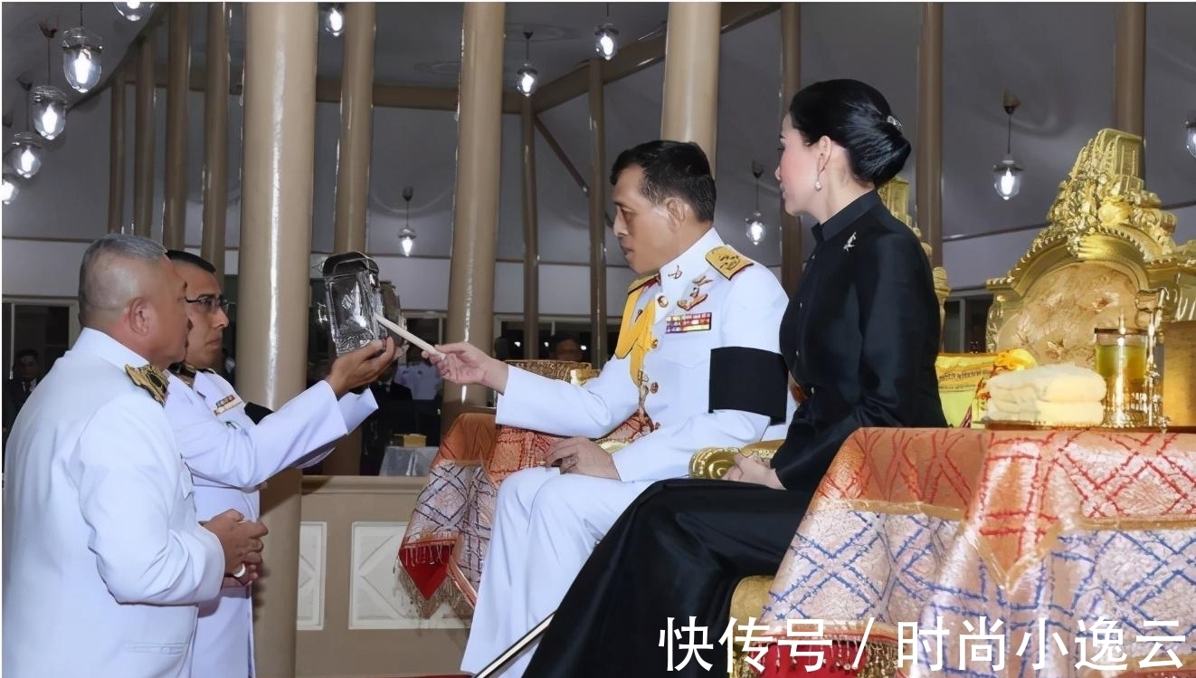 诗妮娜 换发型堪称换脸,苏提达低扎马尾编织发显淑女,漂染红发色更洋气