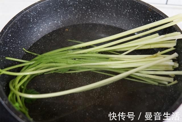 胡萝卜丁|天热，用这2样菜一起蒸，当成主食吃，低卡营养，管理体重轻松了